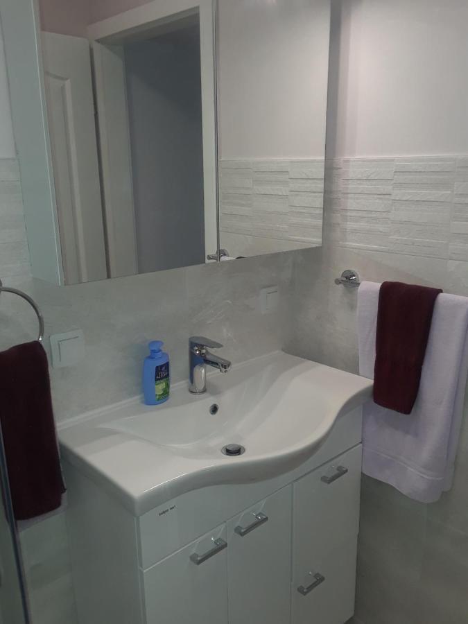 New Kosljun Apartment Short Walk To Beach Екстер'єр фото