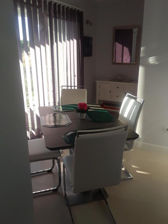 New Kosljun Apartment Short Walk To Beach Екстер'єр фото